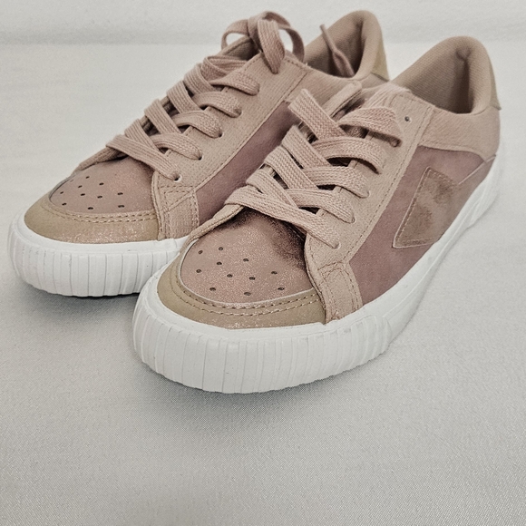 Blowfish Malibu Willa Womens Fashion Sneaker - Picture 1 of 8